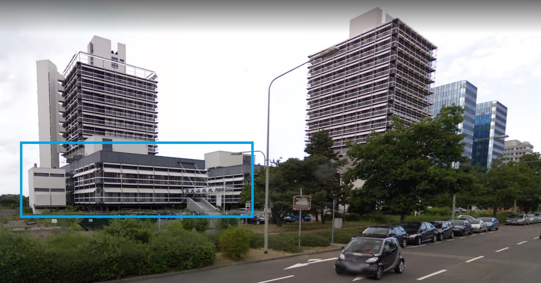 Das Bild zeigt eine Außenaufnahme der Karl-Popper-Schule